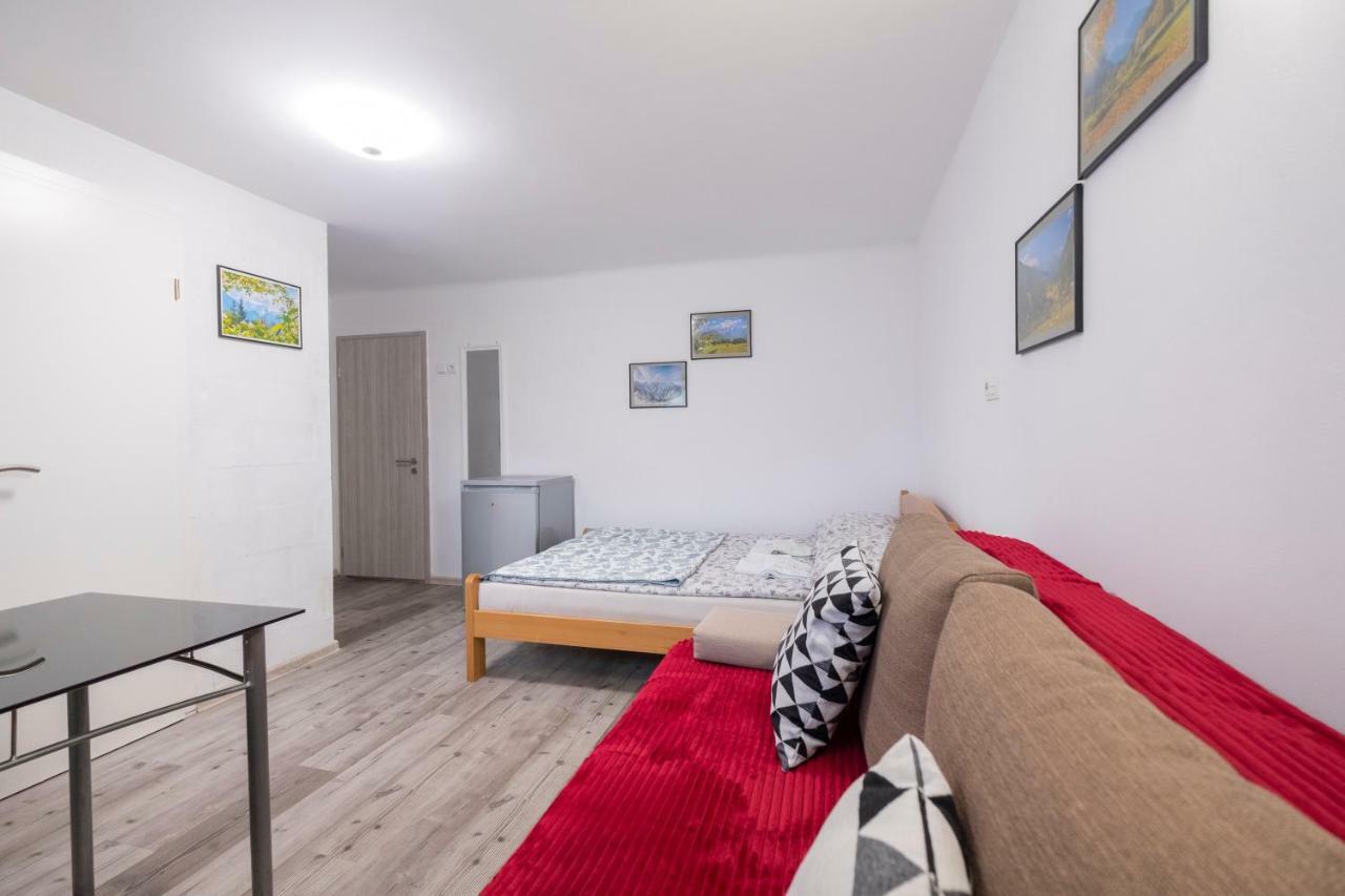 Newly Renovated Studio With Air Conditioner & Free Parking Любляна Екстериор снимка