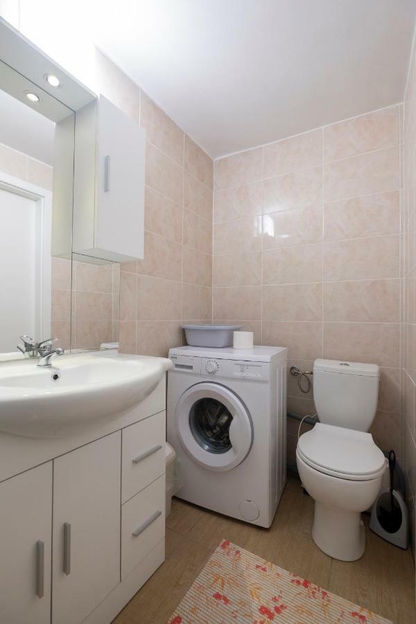 Newly Renovated Studio With Air Conditioner & Free Parking Любляна Екстериор снимка